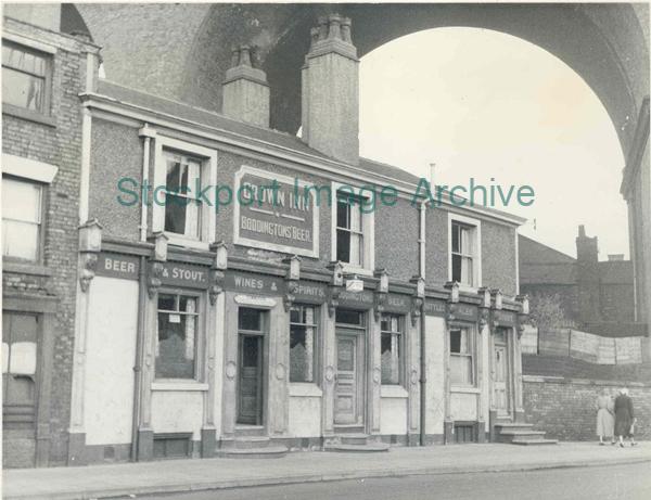 Stockport Image Archive - Crown Inn in the 1970s