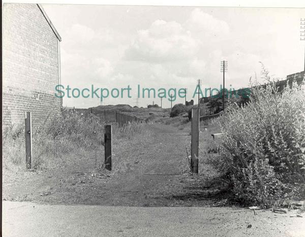 Footpath to Tame Street, Portwood                                                                                                                                                                                                                              